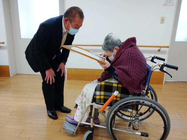 100歳慶祝訪問｜ヴィラ羽ノ浦